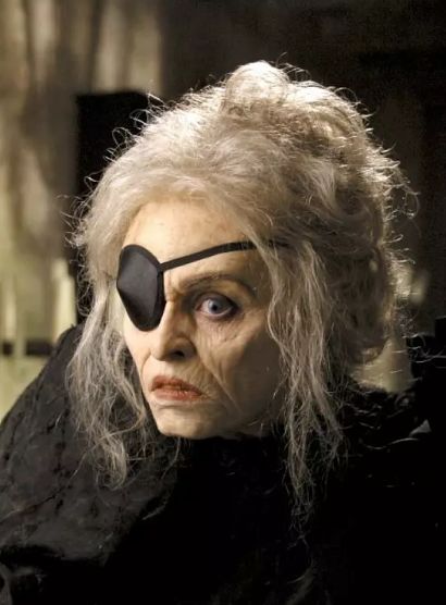 爱丽丝梦游仙境电影红桃皇后结局,爱丽丝梦游仙境红皇后电影完整版