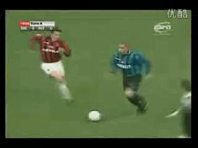 看清楚大罗生涯遭遇的恶劣犯规,罗纳尔多在意甲遭遇的恶意犯规