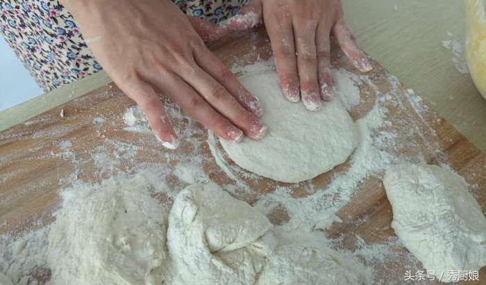 烧烤店的烤小饼怎么做,烧烤店烤饼半成品做法