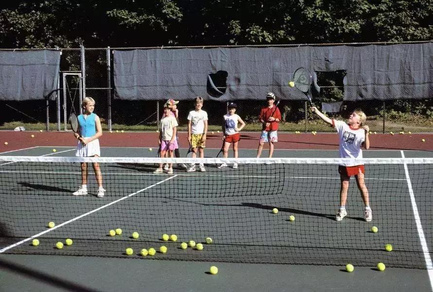 网球初学者如何练好打网球,网球的技巧视频教程