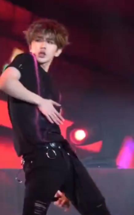 易烊千玺节目被选手diss,易烊千玺和蔡徐坤同框