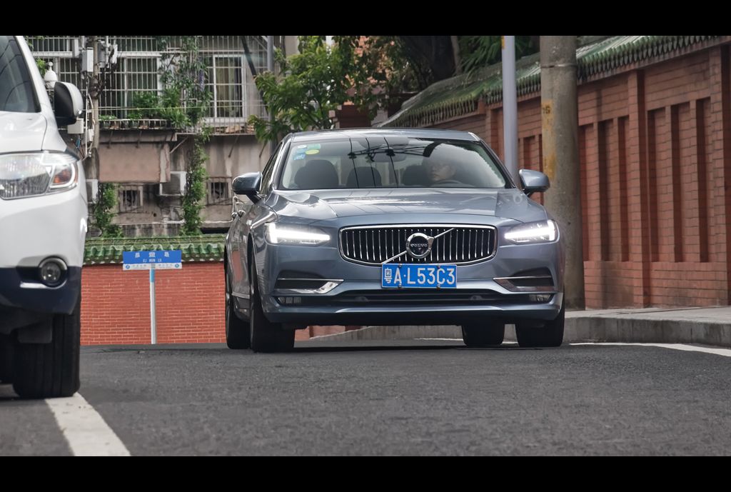 沃尔沃xc60和s90哪个更安全,沃尔沃s90安全测试