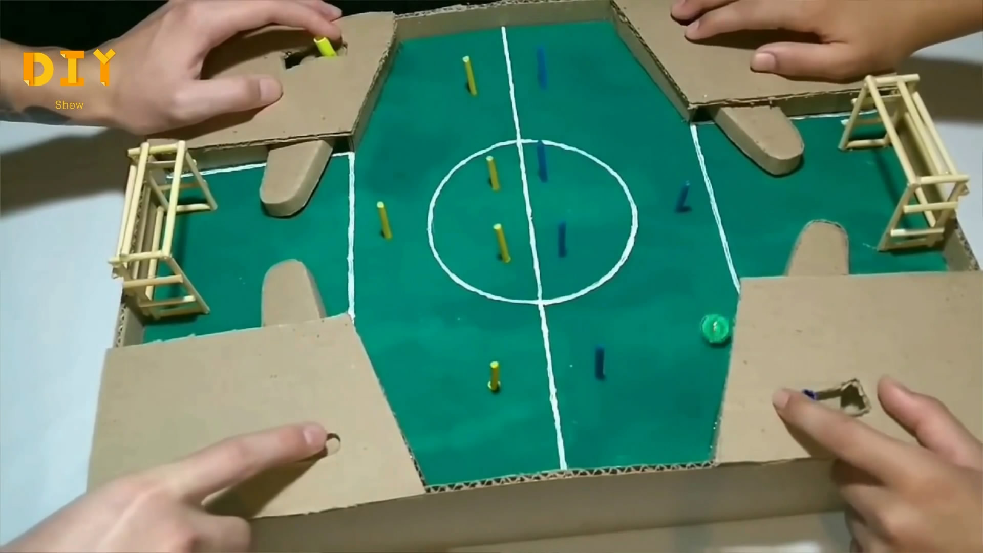 如何用磁铁做一个足球游戏机,纸板弹珠游戏机