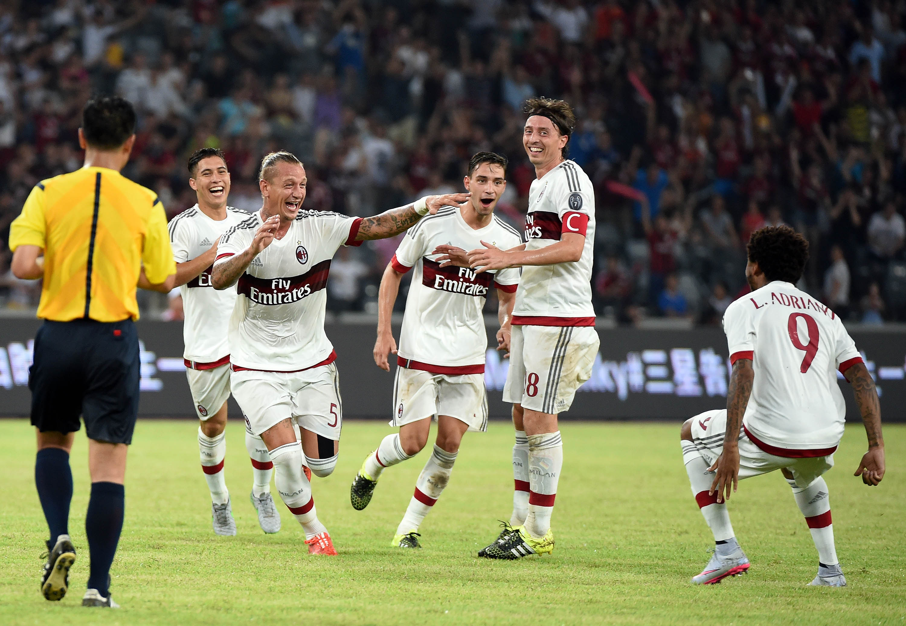 红黑军团ac米兰最强阵容,红黑军团ac米兰后防那么强吗