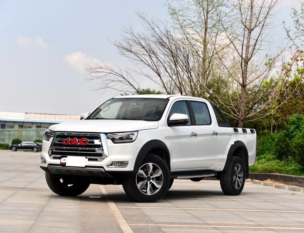 开豪车给丈母娘拉粮食,给丈母娘拉玉米视频