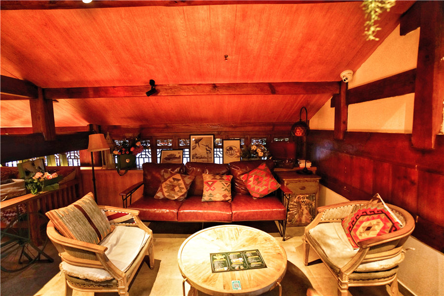 丽江安静的列车上享受着慢生活,丽江慢生活视频