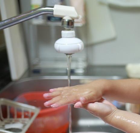 婴儿被100度烫伤怎么办,宝宝如果烫伤引起发烧该怎么办