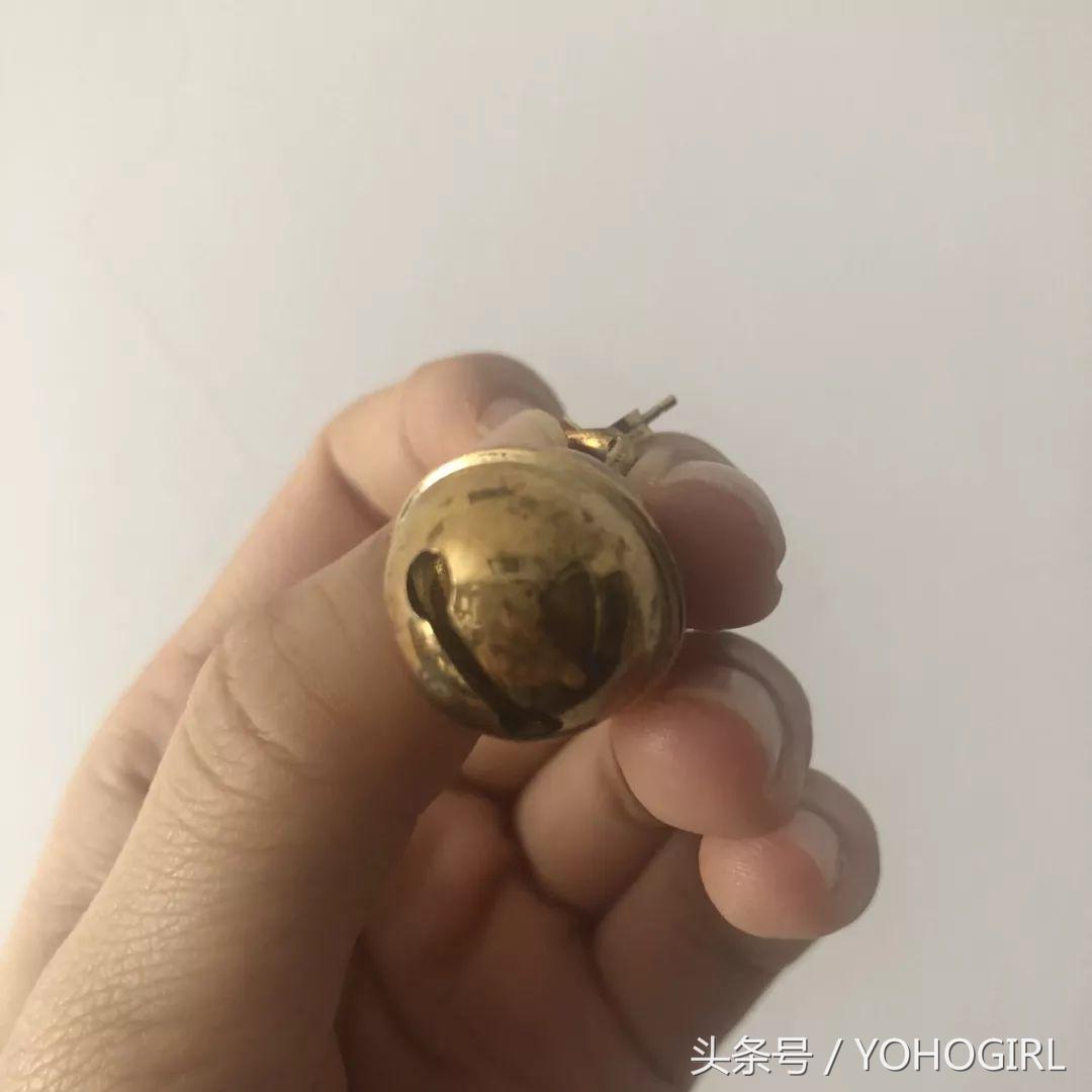 买它花了我一个月工资，可居然穿了一天就坏了？！