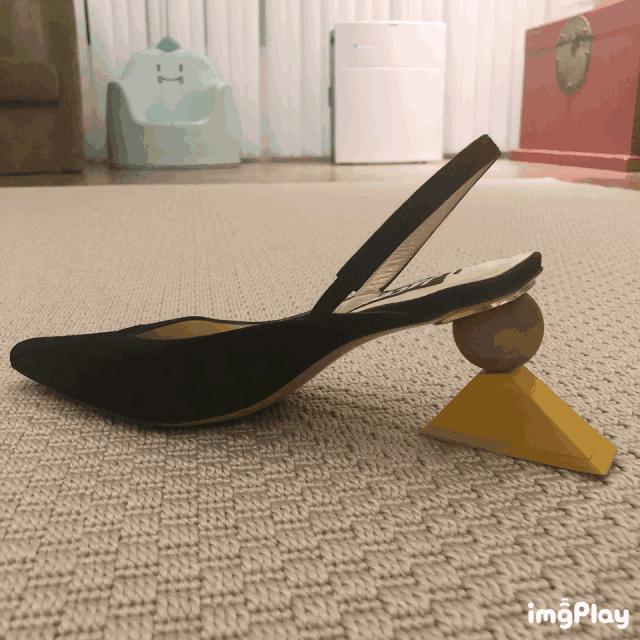 买它花了我一个月工资，可居然穿了一天就坏了？！