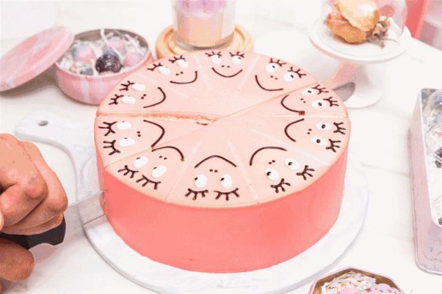 一口吞下宇宙!史上最“*力暴**”星空蛋糕,吃它得用锤子砸!