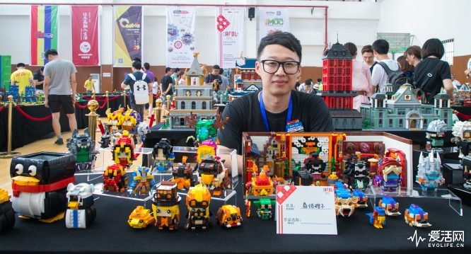 齐聚百名玩家的乐高作品展看高手们拼出一个未来世界