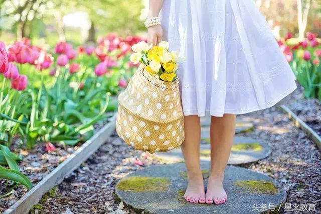 孩子爱打扮怎么教育,孩子爱打扮不影响学习好吗