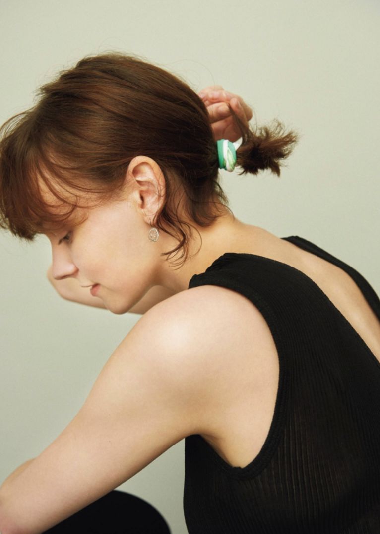 老穿黑色太沉闷怎么搭配,黑色单品怎样穿才能气场全开