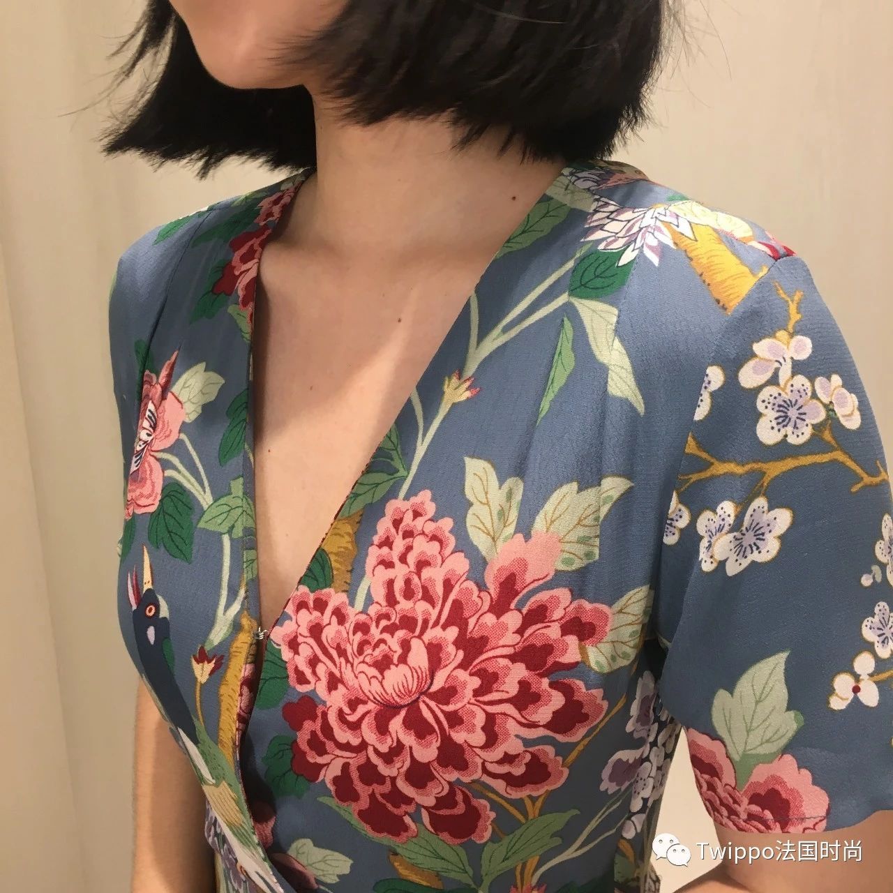 编辑试穿|HM想让你把壁纸穿到身上,没想到还卖断货?!