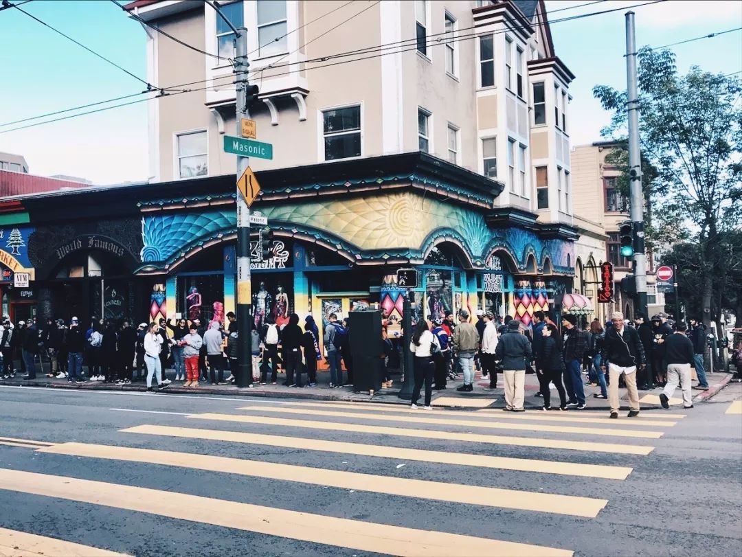 半年吸金52亿,半年营收90亿