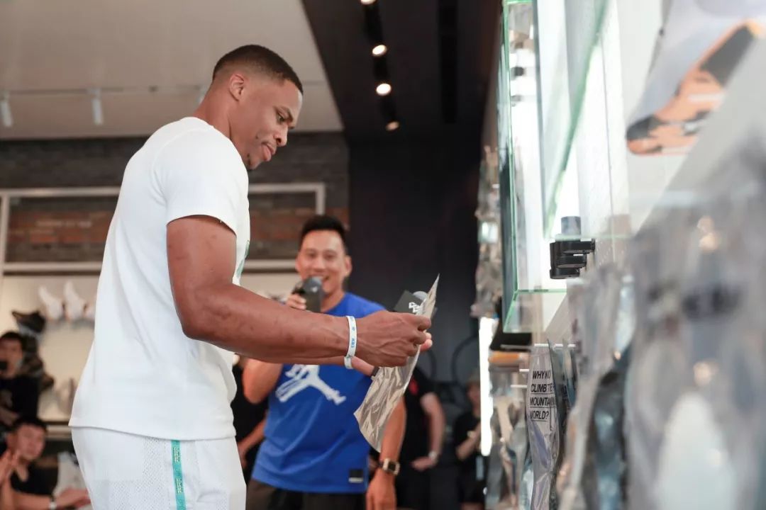 威少两个赛季的三双无人可破,威少用出色的表现回应外界的质疑