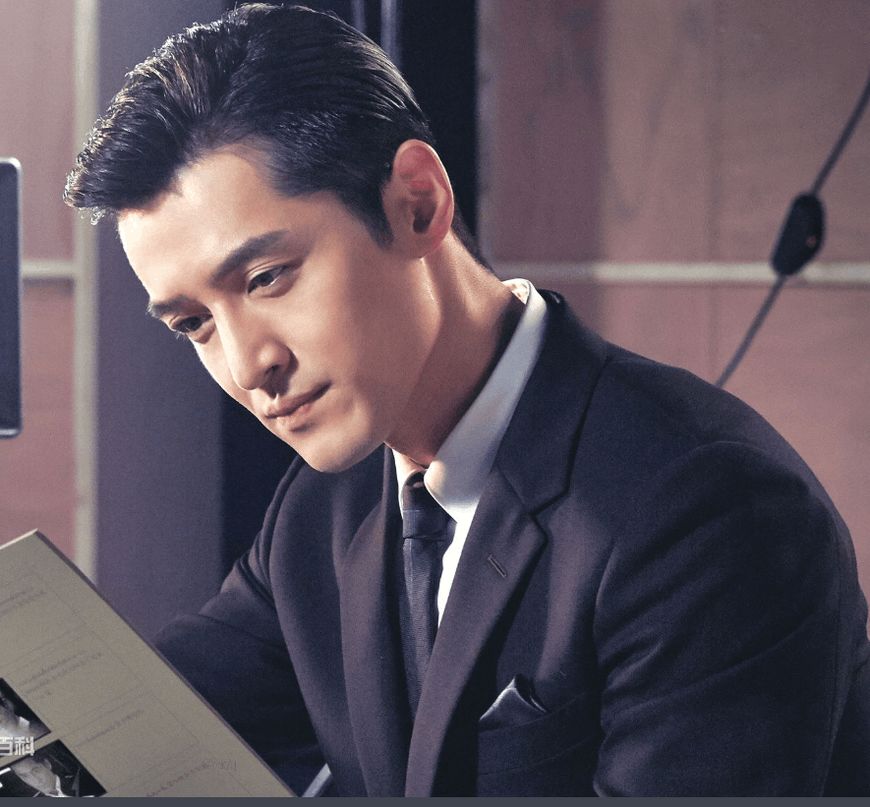 胡歌朱一龙蔡徐坤同台,胡歌发微博微博之夜朱一龙