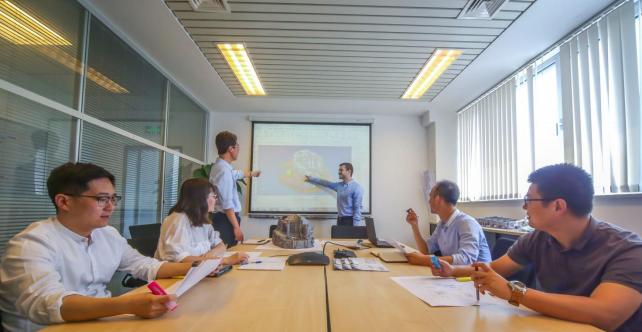 大连格劳博,格劳博机床大连二厂