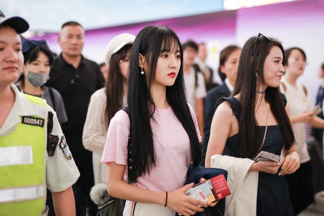 snh48现身机场,snh48演唱会home