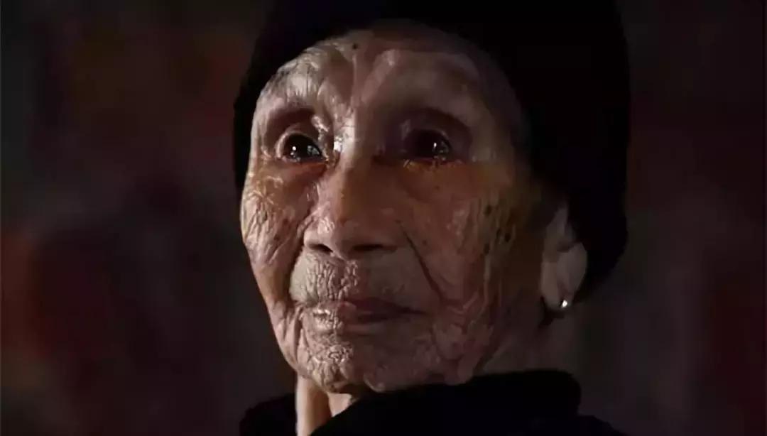 毒打、强奸、*虐性**……他把一个女人的真实故事画成漫画