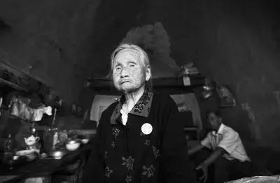 毒打、强奸、*虐性**……他把一个女人的真实故事画成漫画