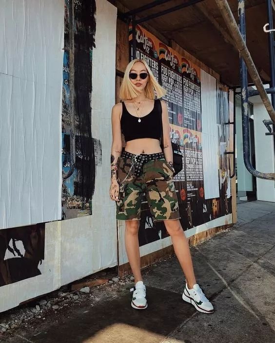 到公司上班可以穿短裤吗 (短裤怎么穿出高级范儿)