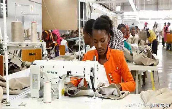 埃塞俄比亚的浙江老板在中国招工,河南小伙在埃塞俄比亚制衣厂工作