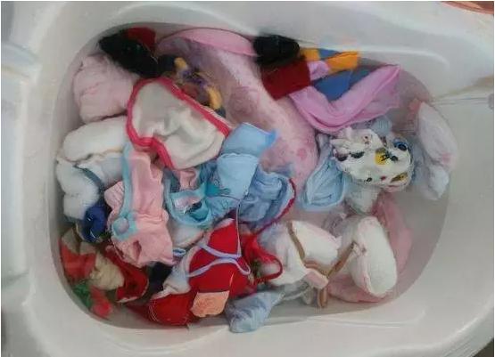 千万不要这样给宝宝洗衣服,千万别用洗衣粉洗宝宝衣服