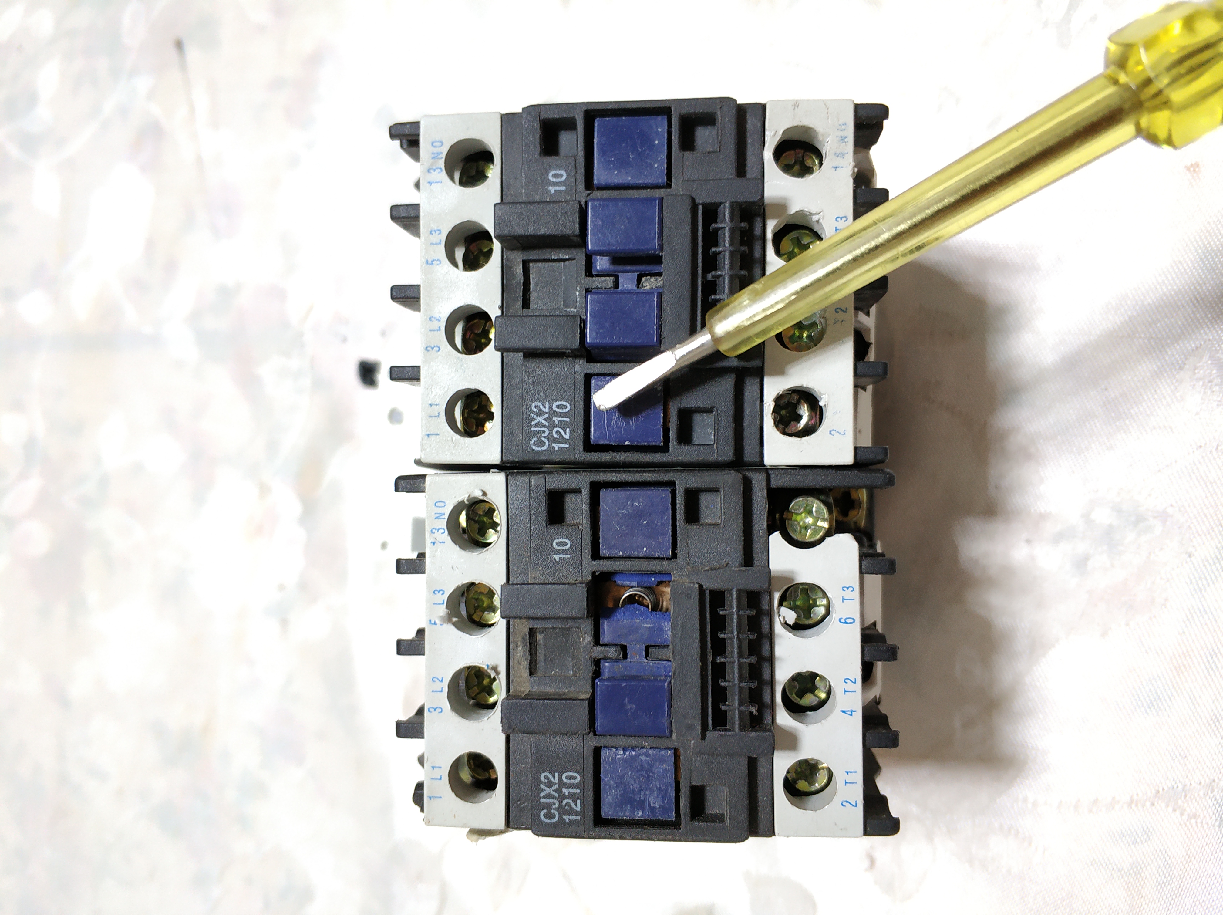 交流接触器上面的数字代号啥意思,交流接触器铭牌怎么看