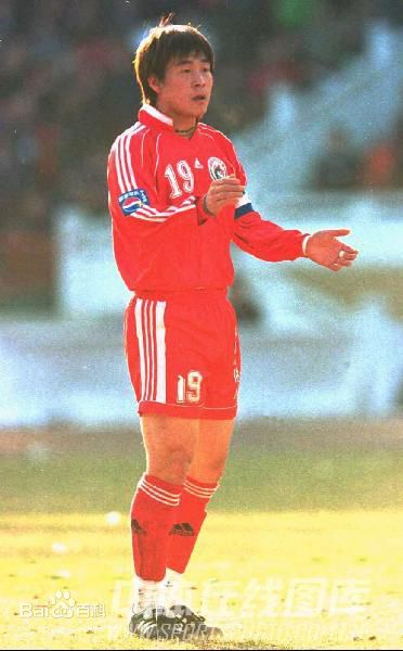 会踢足球的胖子——曲圣卿，如今成为大学队主帅，看淡风云