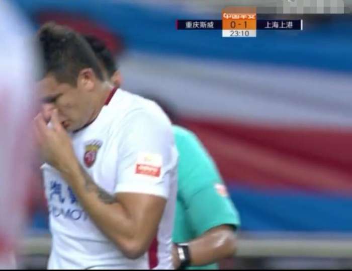 埃尔克森倒地瞬间,埃尔克森连场临危救主