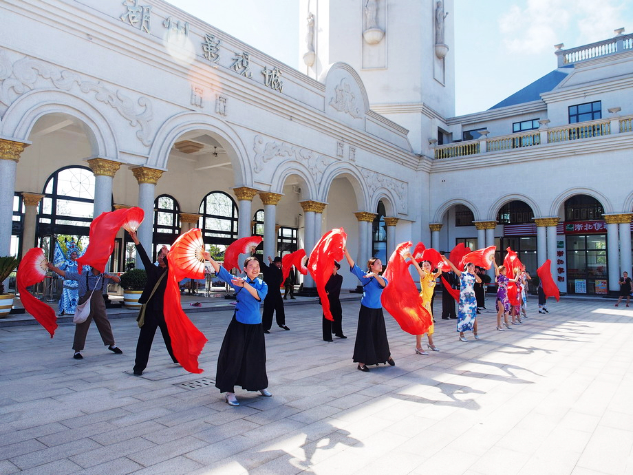周末去游览影视城,影视城周末游玩