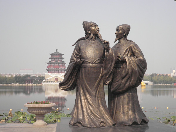 李白被贬后应对方法,李白被从长安贬到了哪