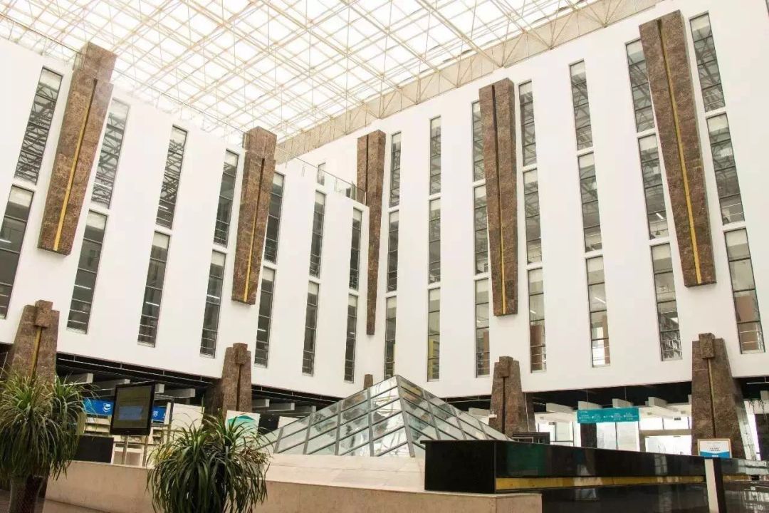 比二本线高一点的学校,比二本线多1分的本科能被录取吗