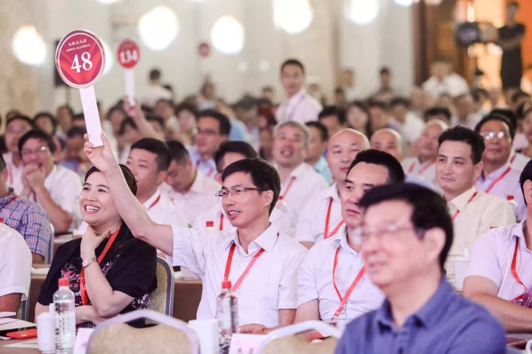 国缘入千元,水晶V锁定高端,名酒争夺战进入“千元赛点”?