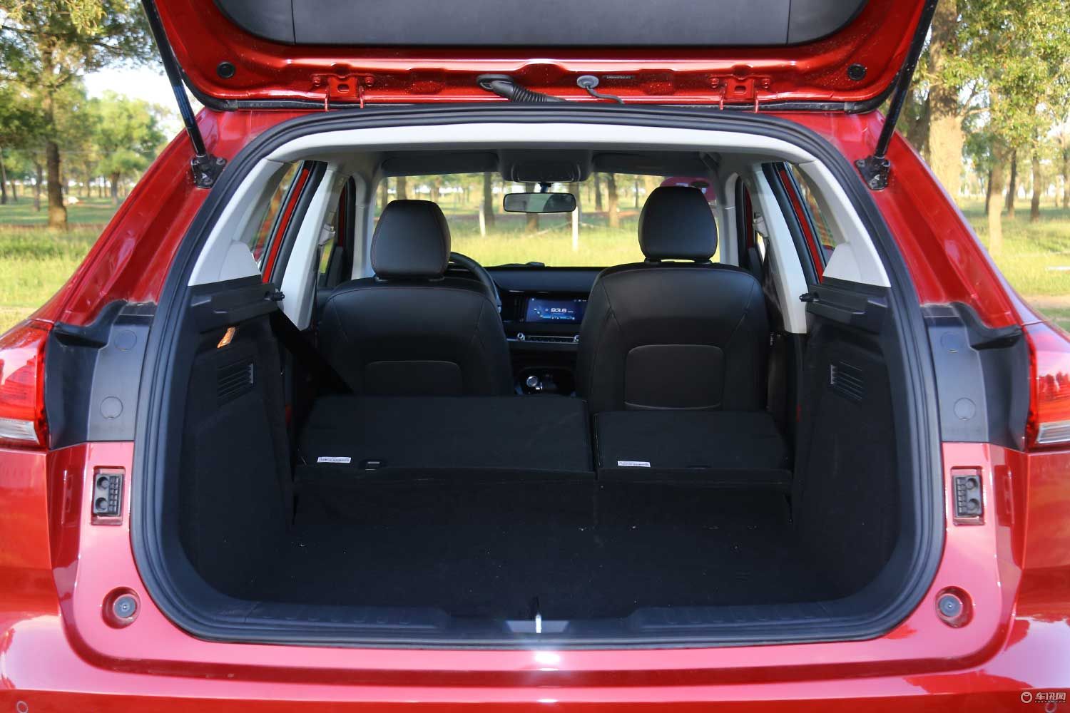 扔下了女朋友去草原试驾哈弗H2s7万块的个性小车成为了“新欢”