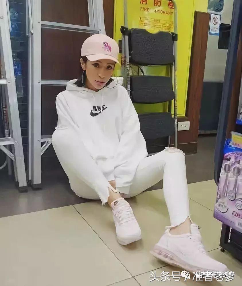 胸部撑起一滩水！被开价50万一晚，她是台湾超致命的Sneaker女孩