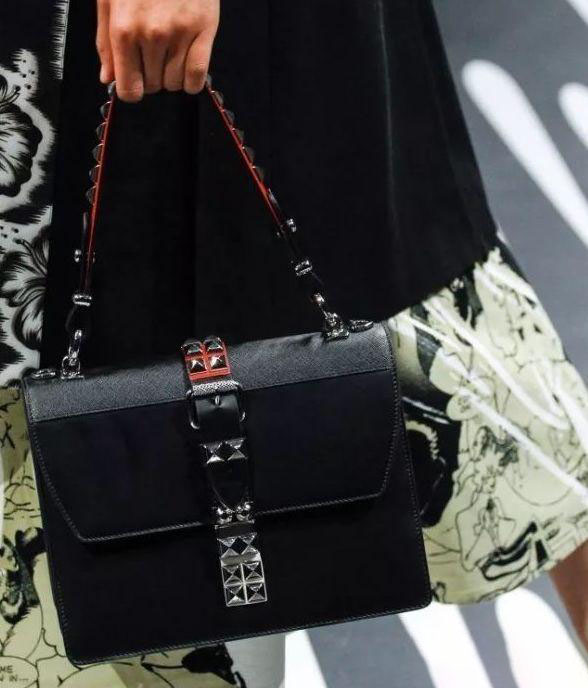 今年最流行的包包是什么样的款式,mlb2023秋季新款包包