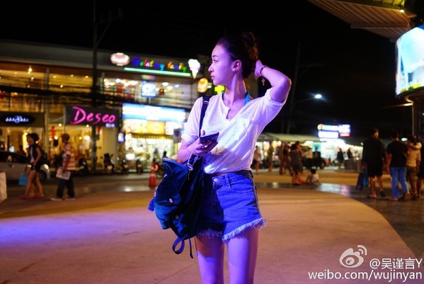 延禧攻略高贵妃被娴妃拉去照镜子,延禧攻略娴妃向高贵妃下跪