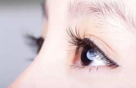 凡士林有什么作用怎么使用,凡士林妙用护肤