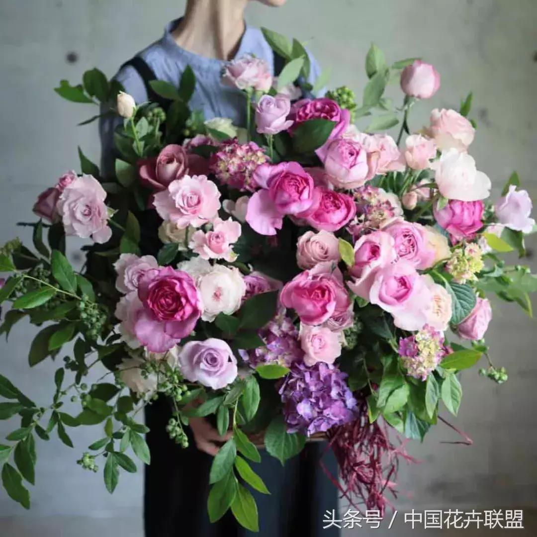 花店不赚钱还要不要坚持下去,花店主要靠什么挣钱