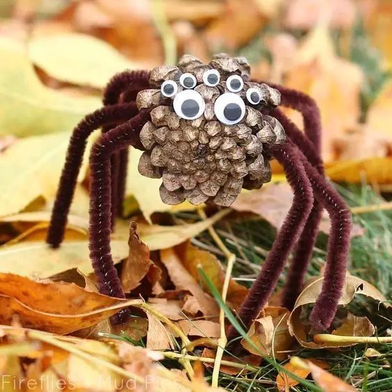 用松塔做的创意吊饰,松塔加树枝创意手工吊饰