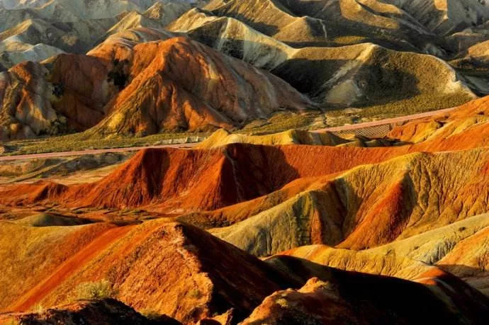 =190个足球场？！揭秘一带一路上的“客运长龙”和“陆港巨鲸”