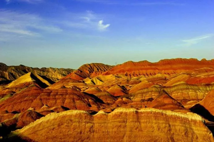 =190个足球场？！揭秘一带一路上的“客运长龙”和“陆港巨鲸”