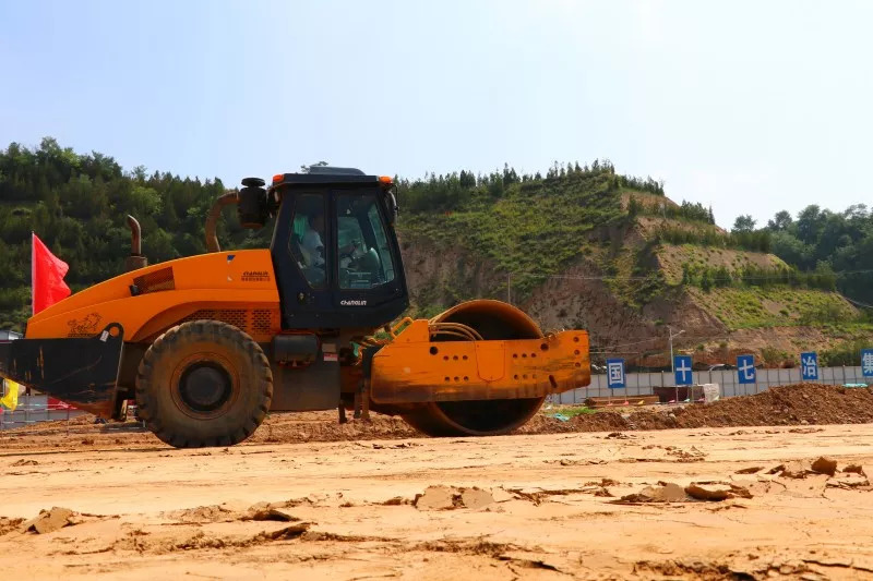 =190个足球场？！揭秘一带一路上的“客运长龙”和“陆港巨鲸”