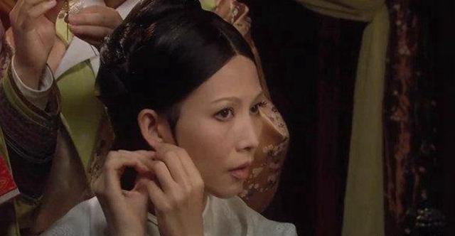 甄嬛传皇后梳妆视频,甄嬛传中皇后为什么亲手摘耳环