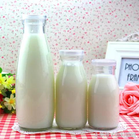 央视曝光！厦门那些喜欢喝进口奶的要当心了，原来水如此之深！