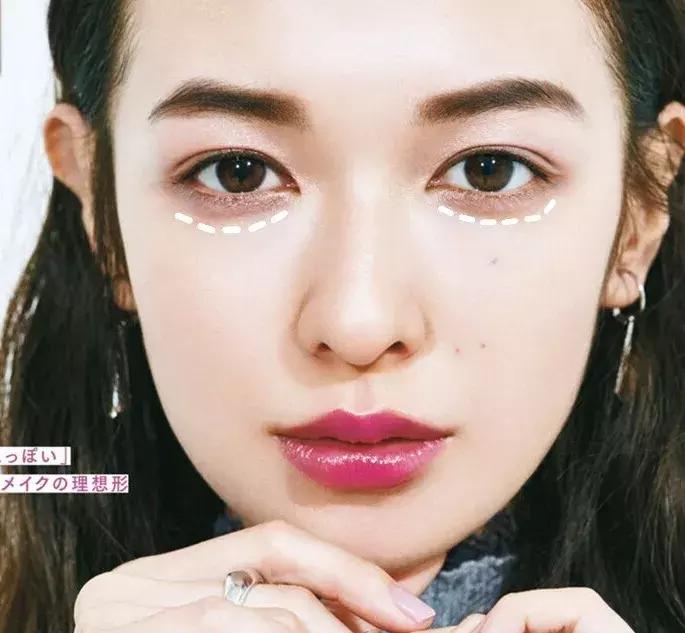 中年女人怎么化妆才能变年轻,夏天少女怎么化妆才好看