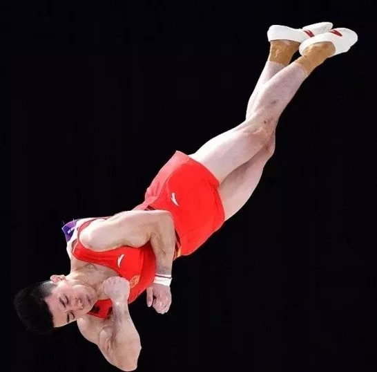 8.23日｜新早读来了！体能不过关啊！足球运动员酒驾被查，狂奔400米被民警生擒：最后还大便*禁失**