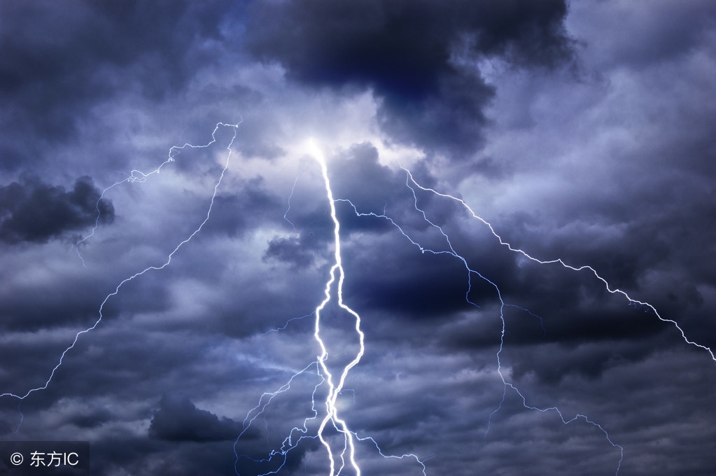 打雷下雨注意安全的句子,防雷下雨最好的方法